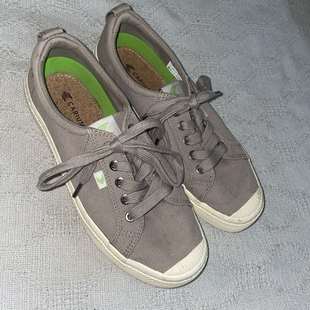 Cariuma Women’s Casual Sneakers Size 8.5 M Gray Canvas Athleisure Activewear